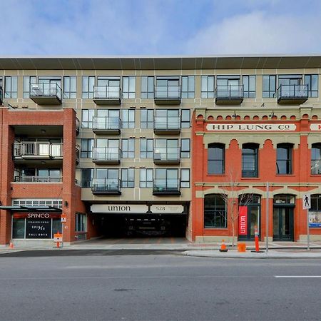 Gorgeous Old Town Condo With Patio And Parking! ビクトリア エクステリア 写真