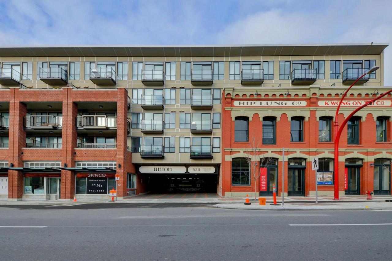 Gorgeous Old Town Condo With Patio And Parking! ビクトリア エクステリア 写真