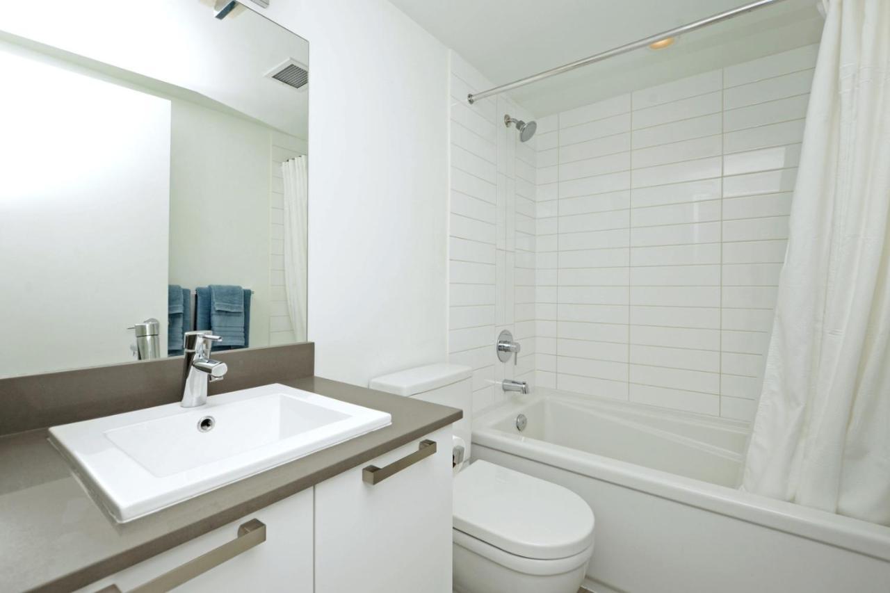 Gorgeous Old Town Condo With Patio And Parking! ビクトリア エクステリア 写真