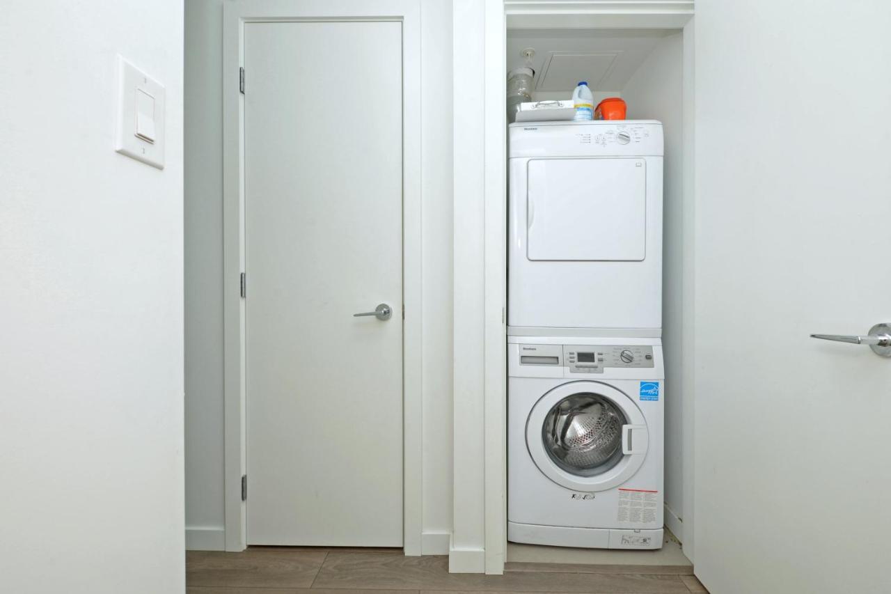 Gorgeous Old Town Condo With Patio And Parking! ビクトリア エクステリア 写真