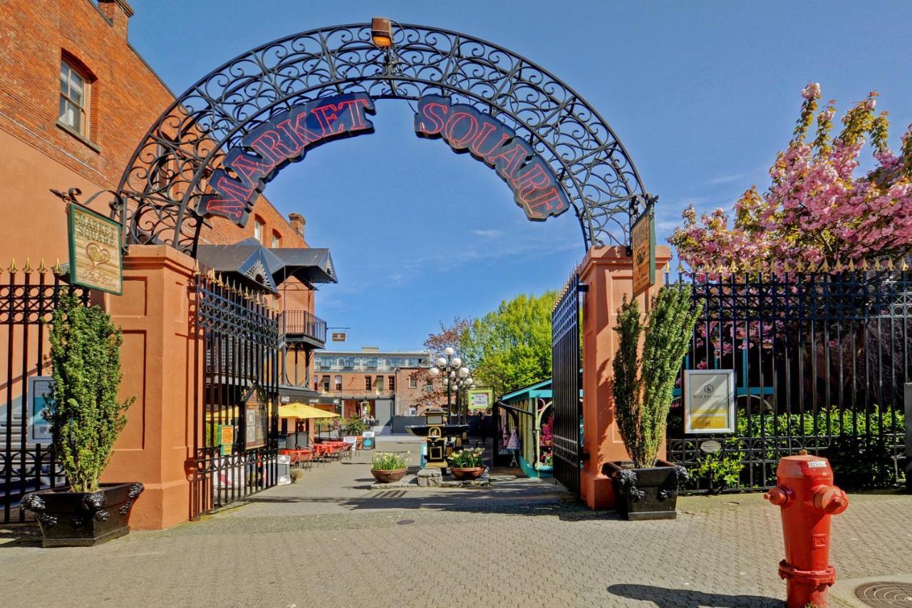 Gorgeous Old Town Condo With Patio And Parking! ビクトリア エクステリア 写真