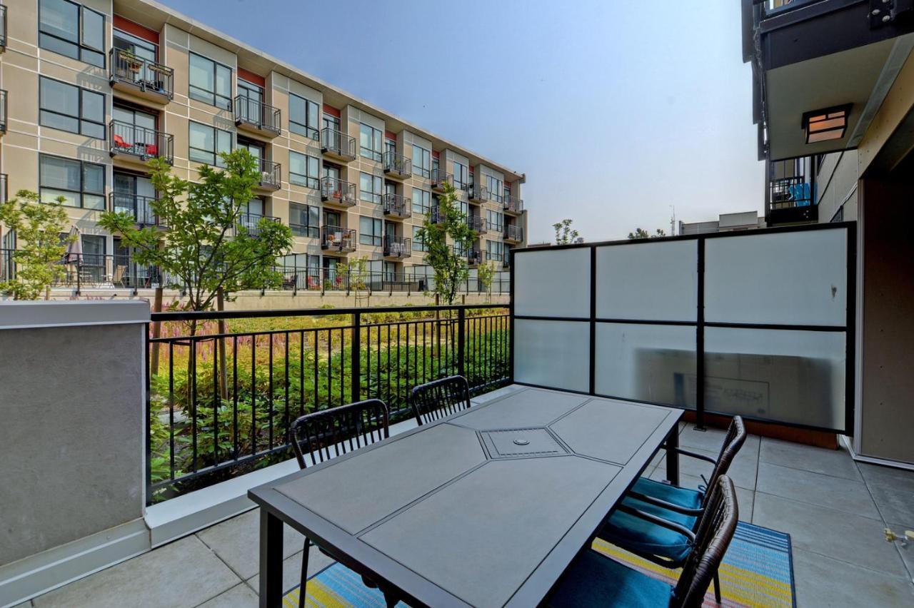 Gorgeous Old Town Condo With Patio And Parking! ビクトリア エクステリア 写真