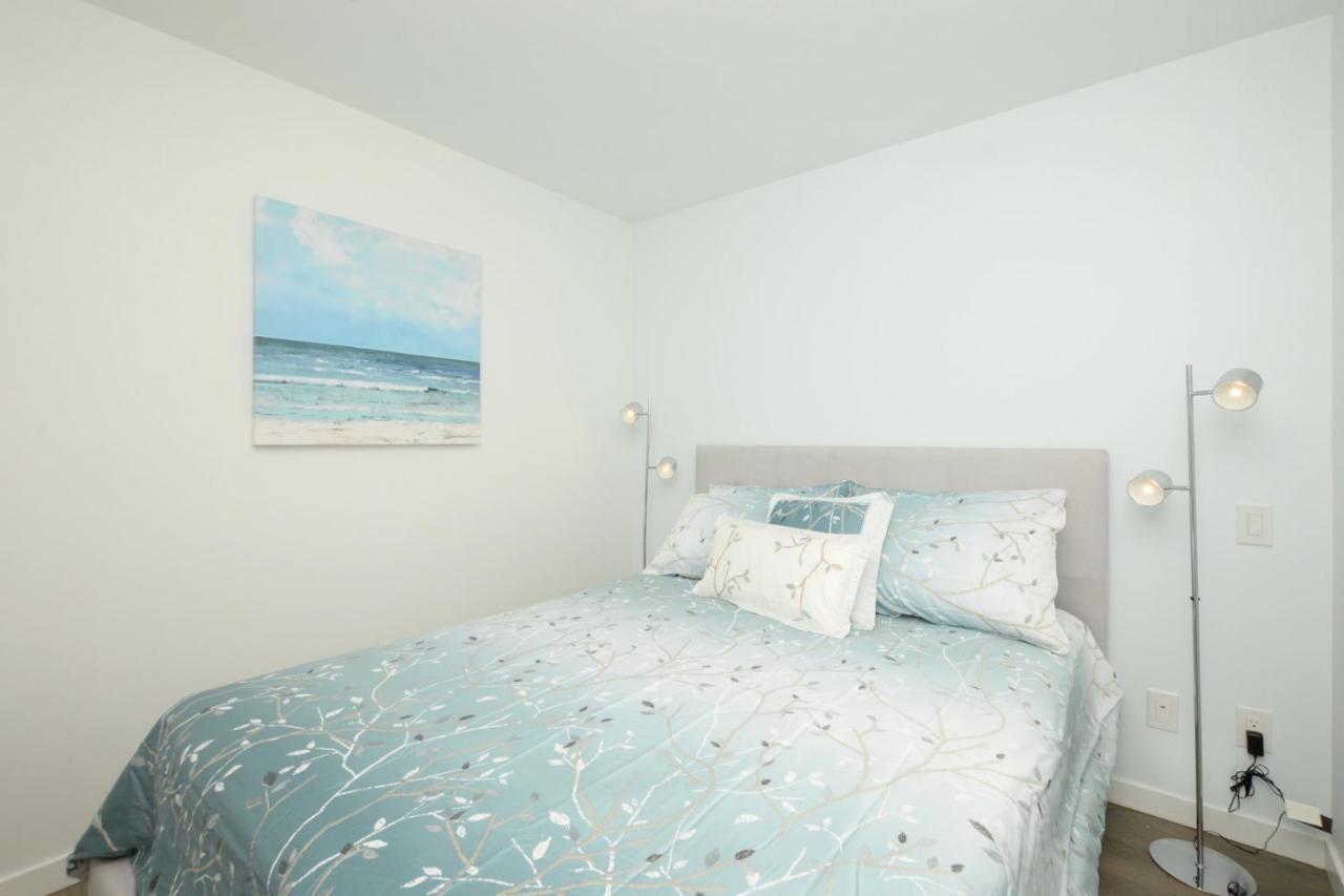 Gorgeous Old Town Condo With Patio And Parking! ビクトリア エクステリア 写真