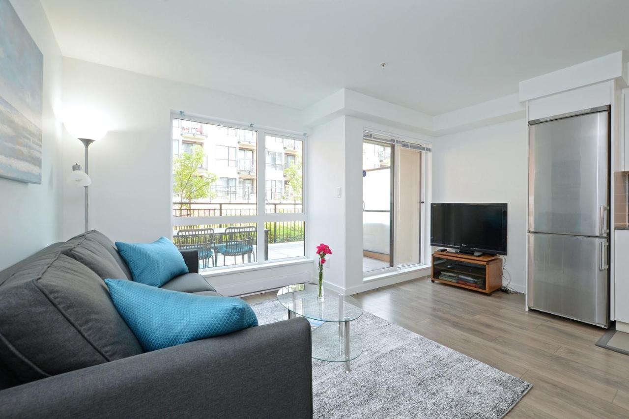 Gorgeous Old Town Condo With Patio And Parking! ビクトリア エクステリア 写真