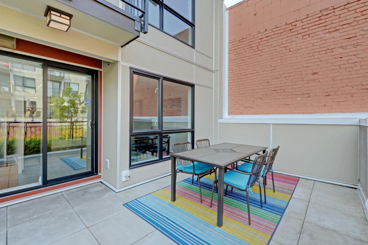 Gorgeous Old Town Condo With Patio And Parking! ビクトリア エクステリア 写真